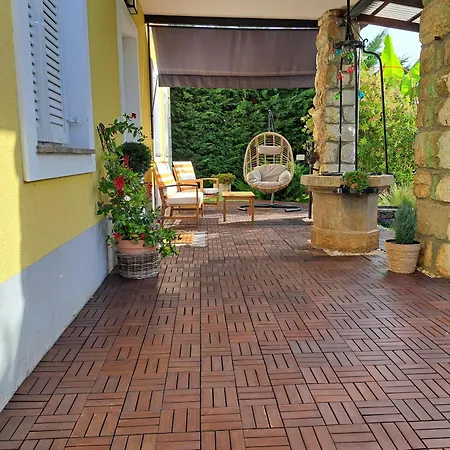 Peruc With Big Terrace And Beautiful Garden Ičići