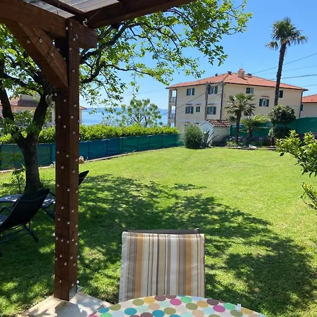 Apartment Peruc With Big Terrace And Beautiful Garden Ičići
