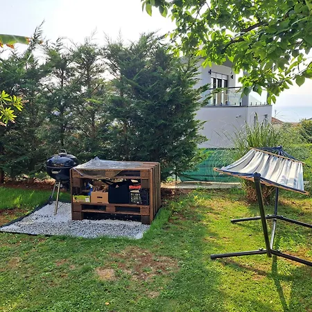 公寓 Peruc With Big Terrace And Beautiful Garden