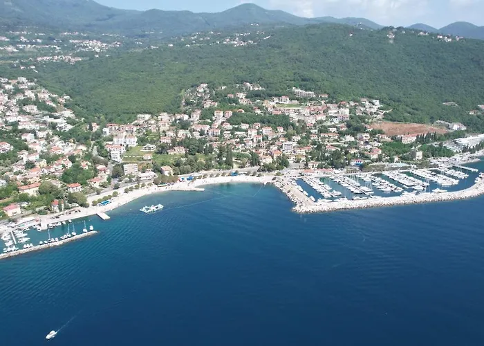 Peruc With Big Terrace And Beautiful Garden Ičići
