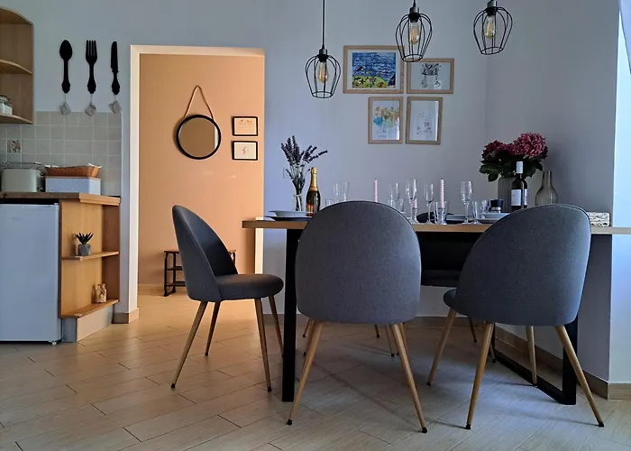 Peruc With Big Terrace And Beautiful Garden Apartment *