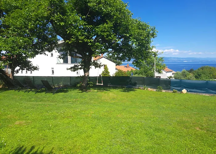 Peruc With Big Terrace And Beautiful Garden Ičići