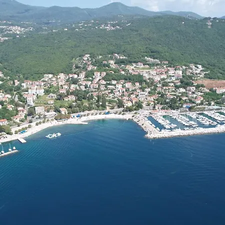 Peruc With Big Terrace And Beautiful Garden Ičići