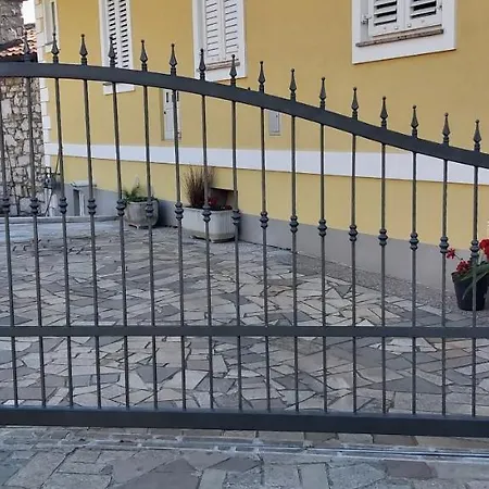 Lejlighed Peruc With Big Terrace And Beautiful Garden