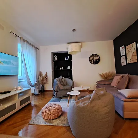 Peruc With Big Terrace And Beautiful Garden Lejlighed