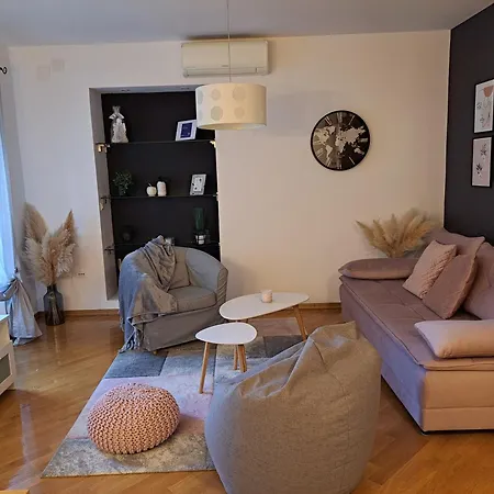 Peruc With Big Terrace And Beautiful Garden Lejlighed