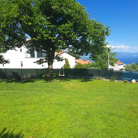 Peruc With Big Terrace And Beautiful Garden Ičići
