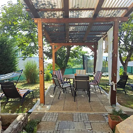 Peruc With Big Terrace And Beautiful Garden דירה Ičići