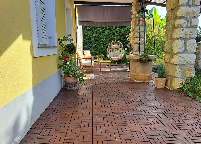 Peruc With Big Terrace And Beautiful Garden Icici