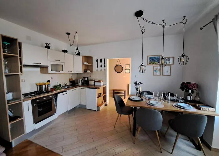 Peruc With Big Terrace And Beautiful Garden